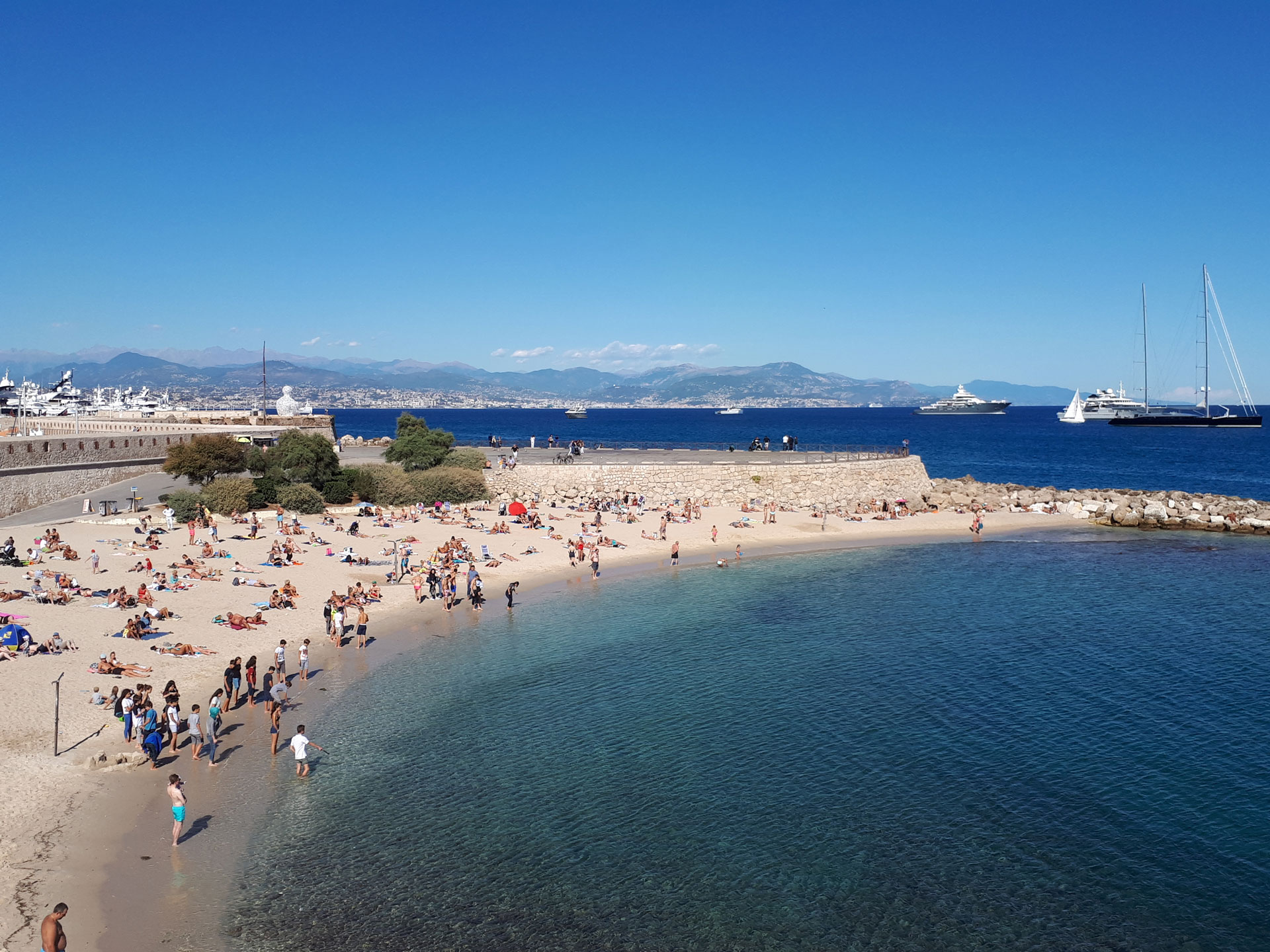 Top beaches in Antibes - WhatToDoAntibes