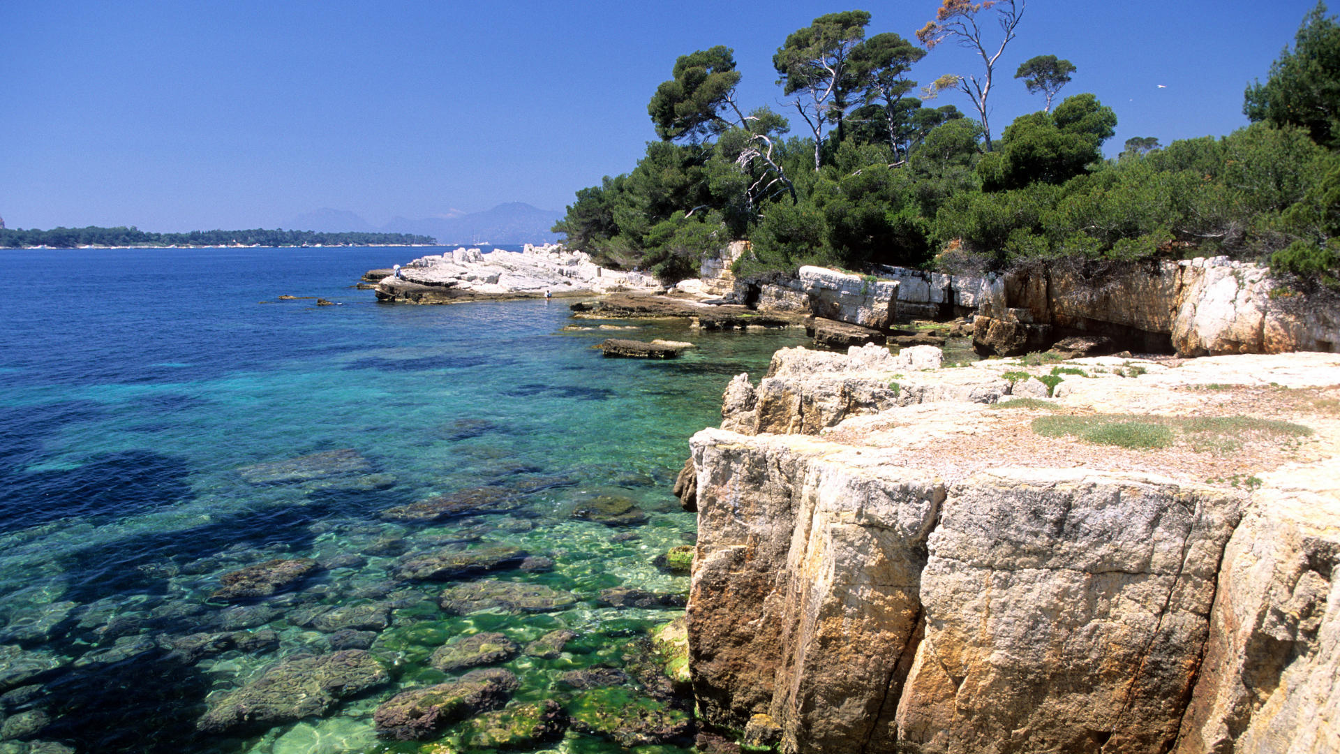 Top beaches in Antibes - WhatToDoAntibes